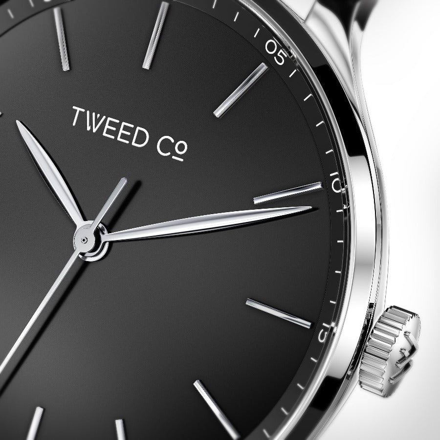 Cadran noir profond avec index argentés de la montre Duncan édition limitée
