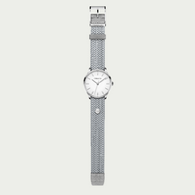 Bracelet tressé gris argenté de la montre Vanessa, interchangeable et personnalisable avec charms